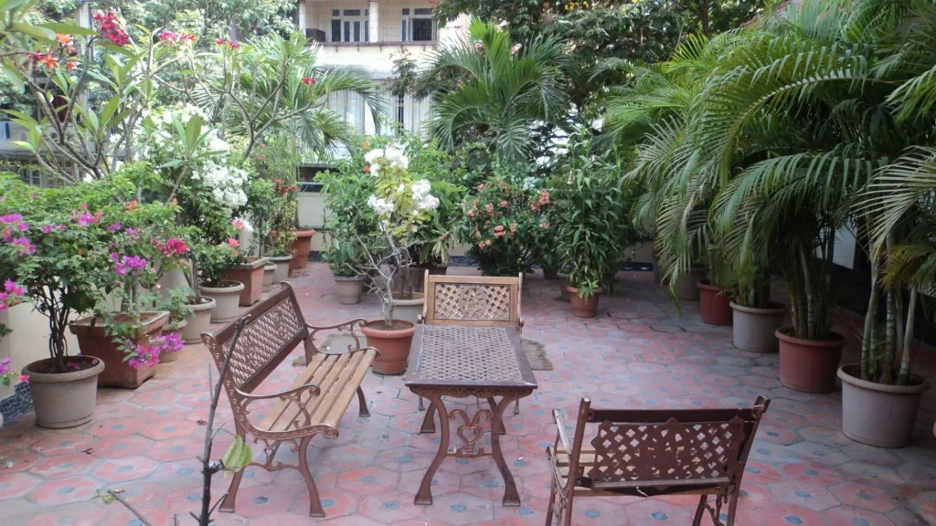Benazeer Hotel