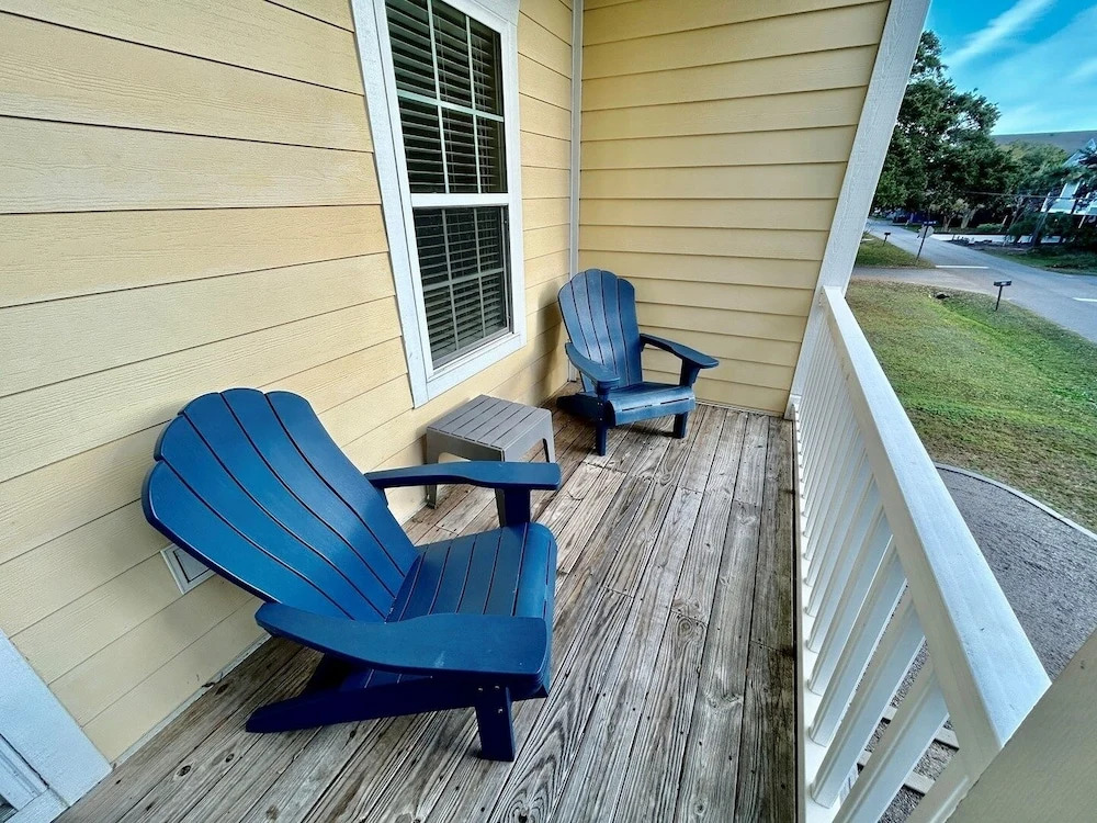Summer's Den 5 Bedroom Home by RedAwning