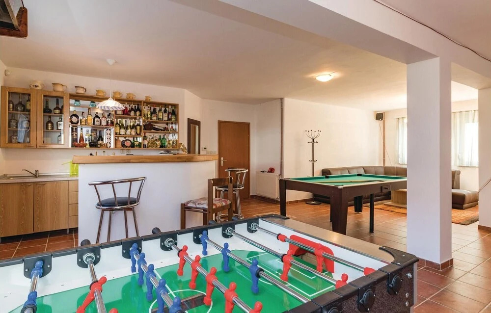 Beautiful Apartment In Valbandon