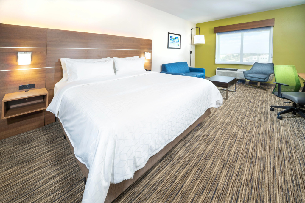 Holiday Inn Express & Suites - Fort Myers Airport by IHG