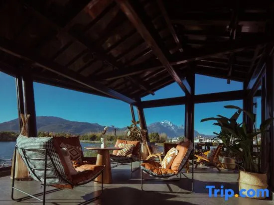 EARTHGAZE•STARSPANNG: 180-Degree Snow Mountain View Homestay (Lijiang Ancient Town Branch)