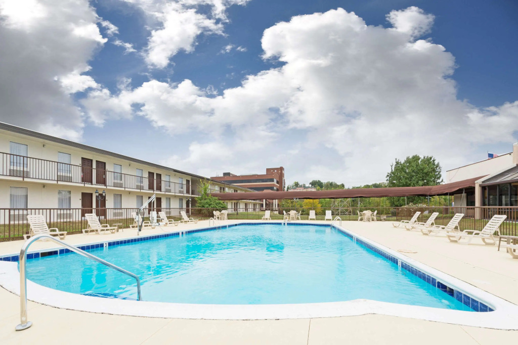Ramada Louisville Downtown North