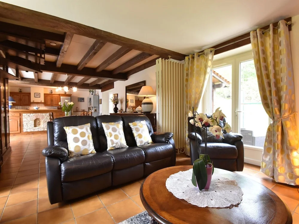 Cozy Holiday Home in Villefranche-du-Perigord with TV