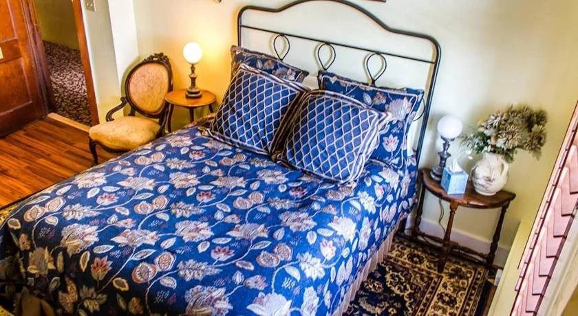 Nutt House Hotel