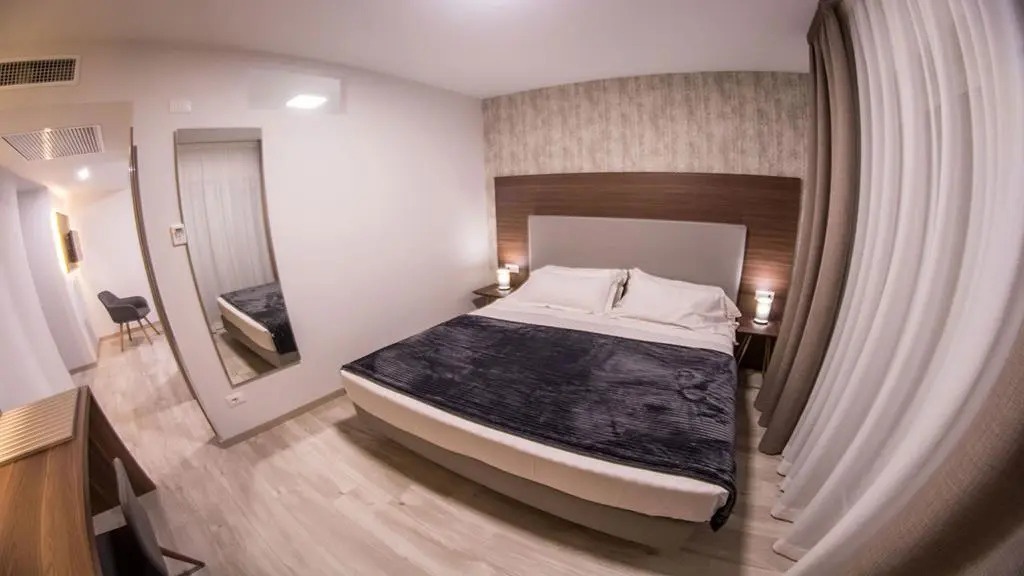 8room Hotel