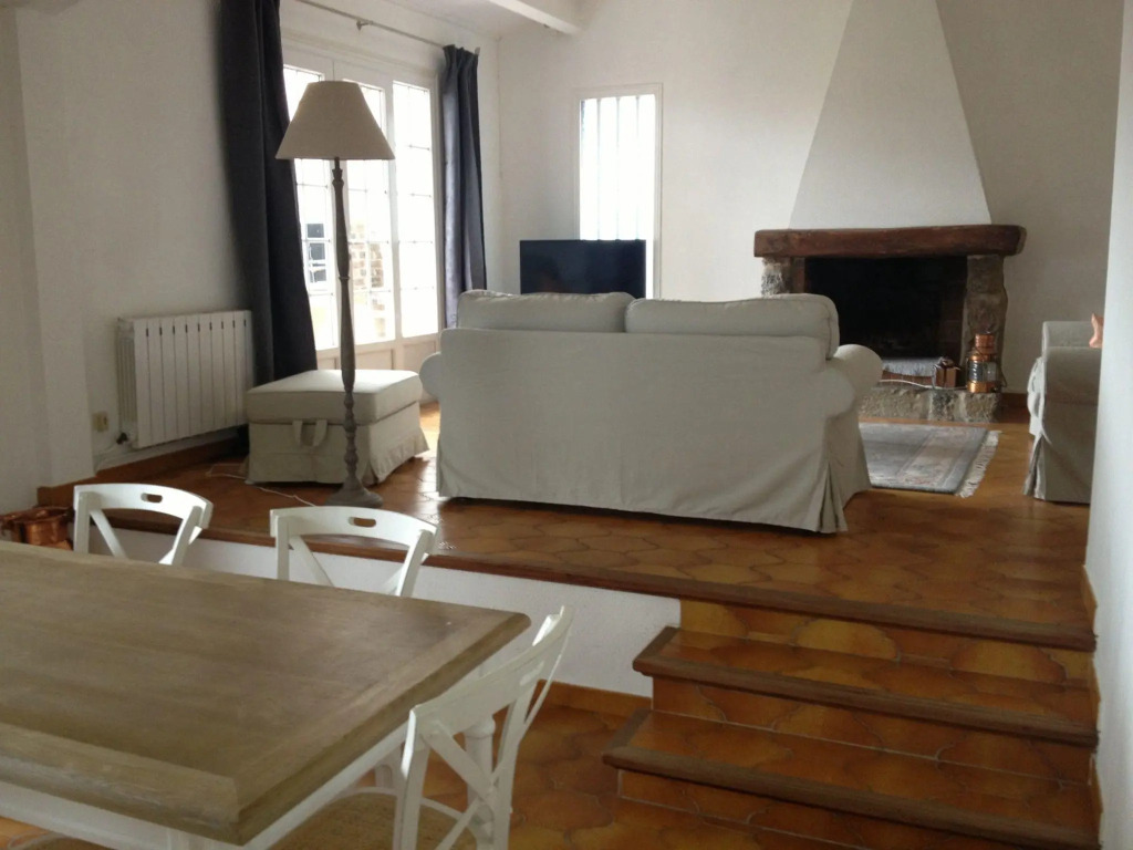 Holiday villa near Narbonne-Plage, fenced private swimming pool and view of a lake