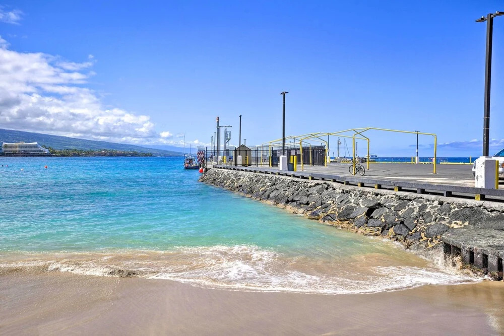 Big Island Condo w/ Pool Access: Walk to Beach!