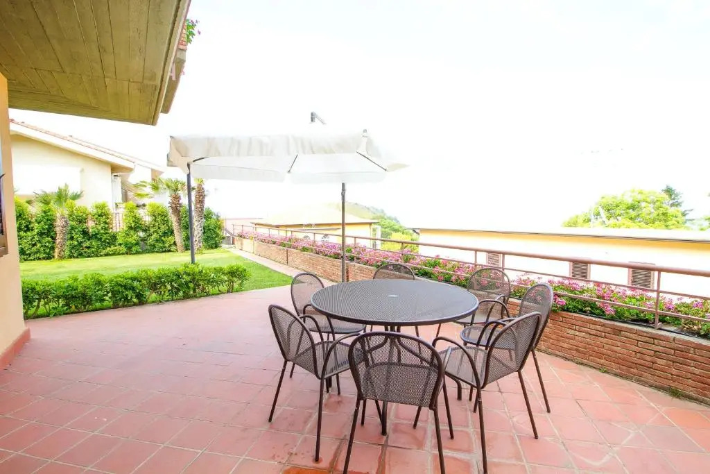 5 bedrooms villa with private pool and wifi at Trecastagni
