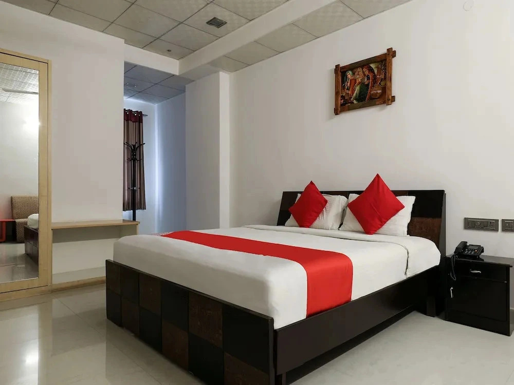 Akhand Homes by OYO Rooms