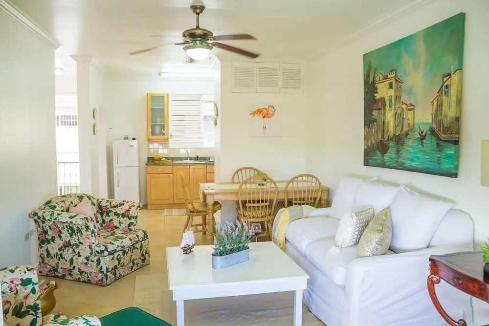 Kingston Luxury Condo Apartment
