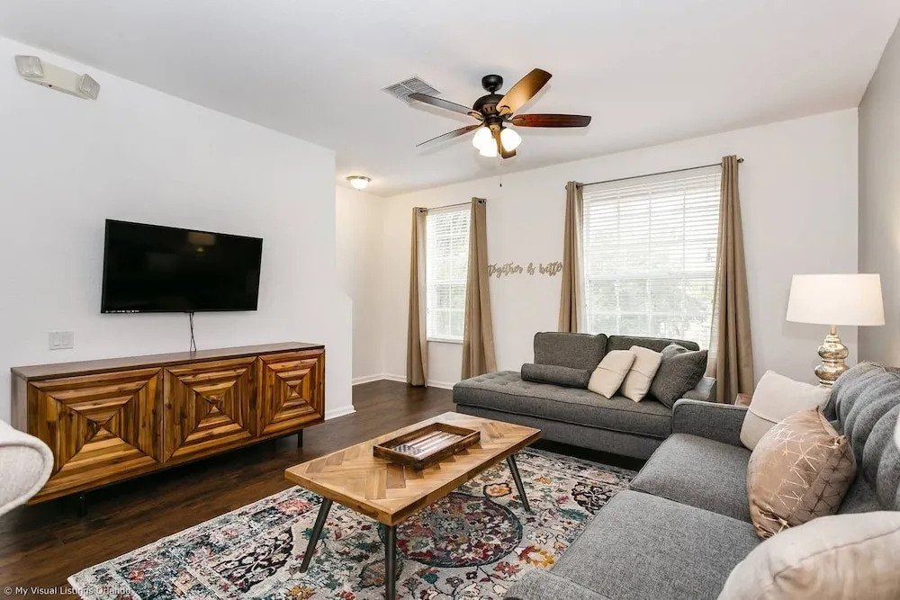 NEW Tastefully Designed Town Home. Close to Attractions, Steps From Convention Center! 3br/3ba #3vc138