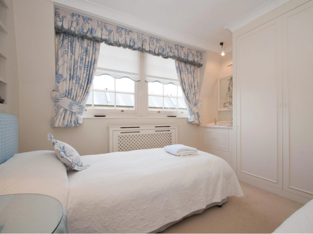 Veeve  Smith Terrace Pretty Mews House 3 Bed 2 Bath Chelsea