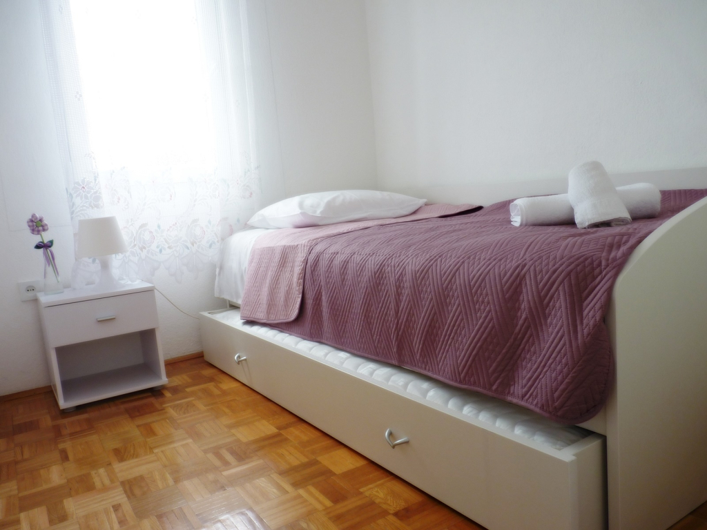 Apartment Željko - affordable and with sea view A1 Maslinica, Island Solta