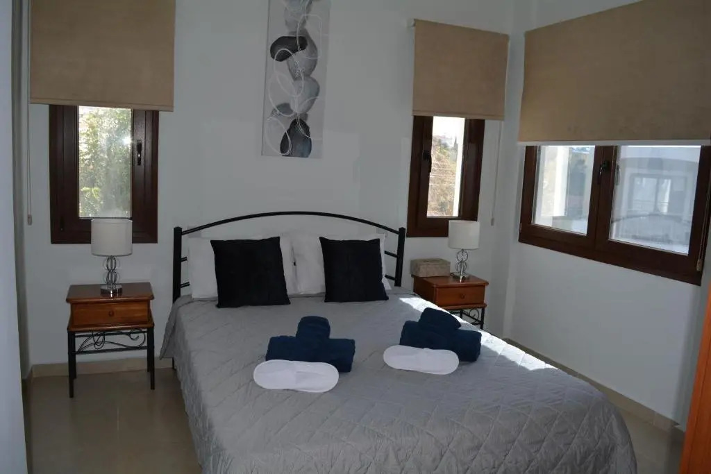 Eleona's Royal Gardens By Yiota - Luxury 2 Bed Apartment in Exclusive Complex