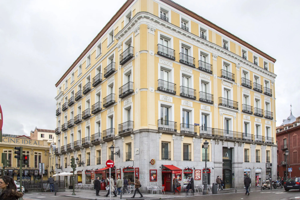 Mola Suites