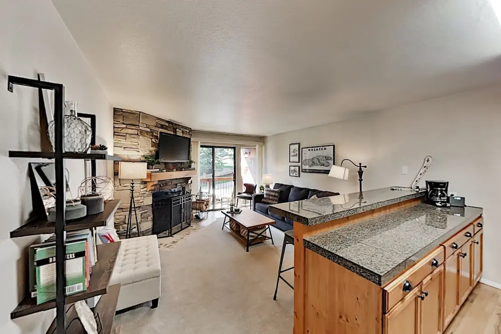Spacious Modern With Private Saltwater Pool 1 Bedroom Condo