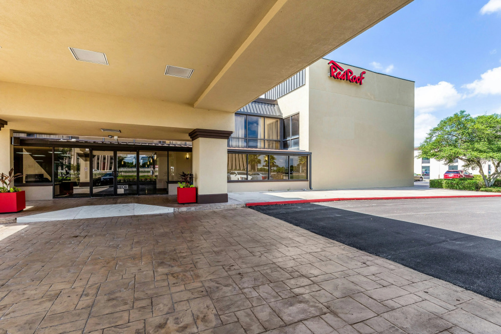 Red Roof Inn PLUS & Suites Houston - IAH Airport SW