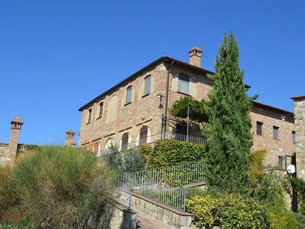 Apartment in Medieval Village, Splendid Panoramic View, Shared Swimming Pool