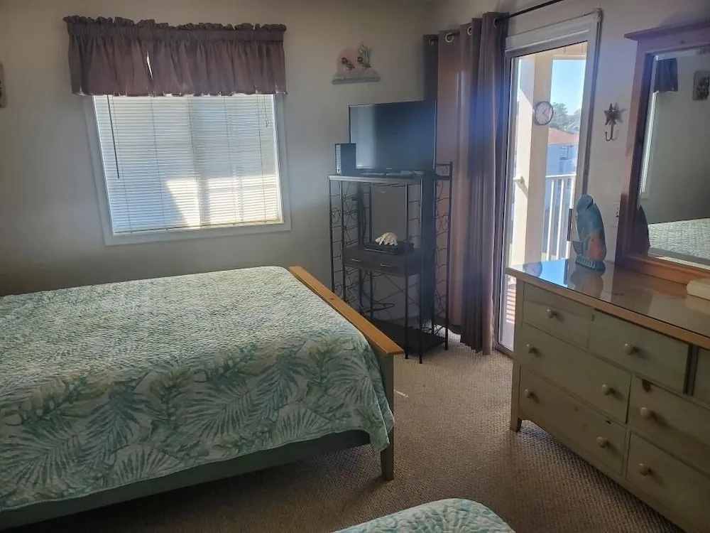 Tilghman Shores D9 2 Br condo by RedAwning