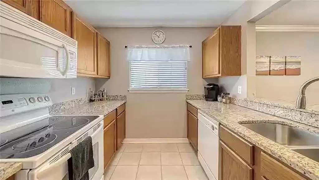 Lovely 3 Bedroom Condo On Golf Course