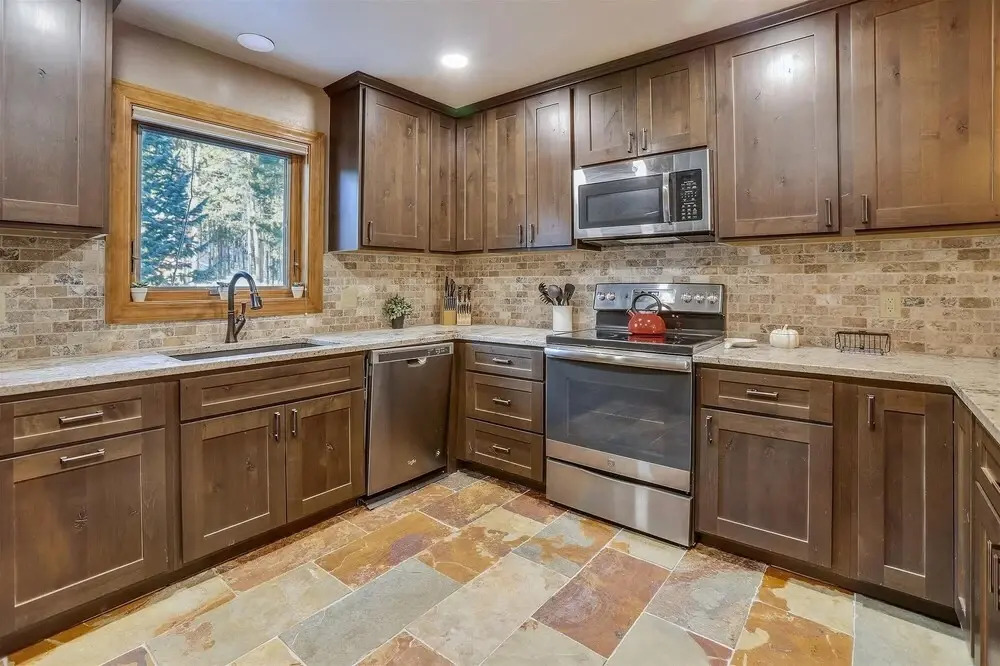Wagon Wheel Retreat 4 Bedroom Home by RedAwning