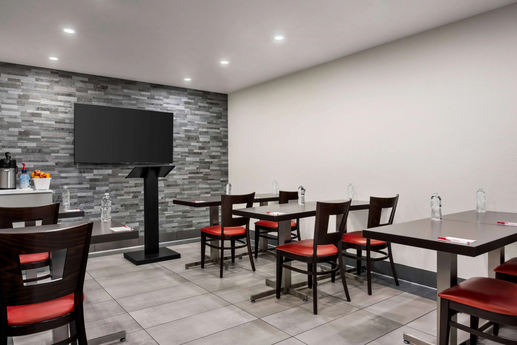 Ramada by Wyndham Anaheim Convention Center
