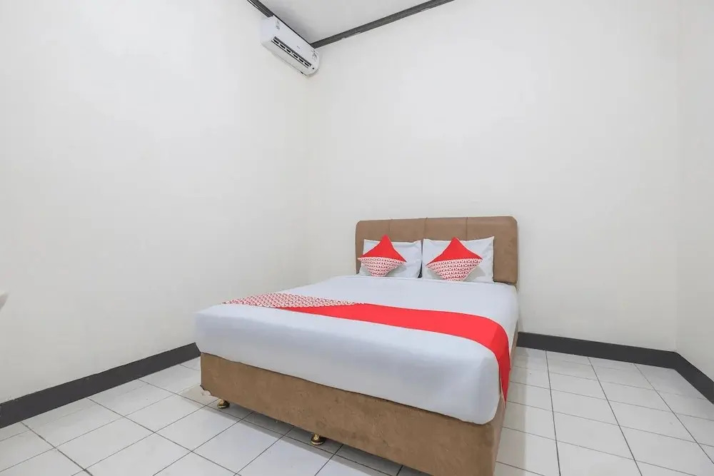 OYO 2703 Hotel Transit 1