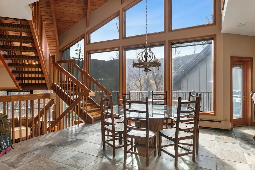Family-friendly Ski Escape With Hot Tub 4 Bedroom Condo