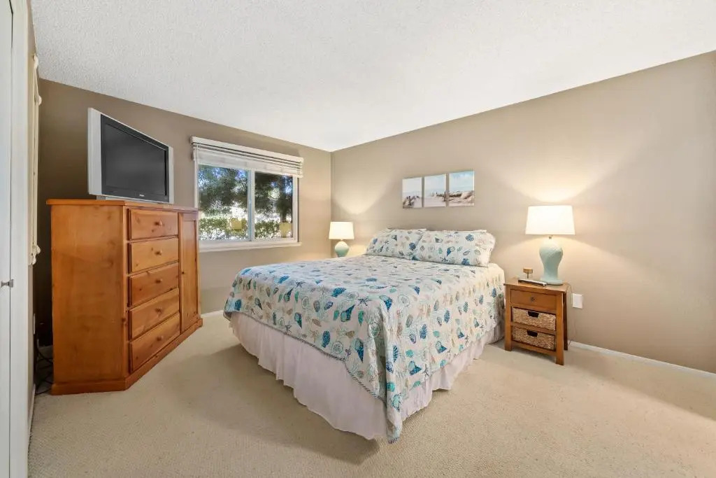 358 Stimson Avenue 2 Bedroom Condo by Redawning