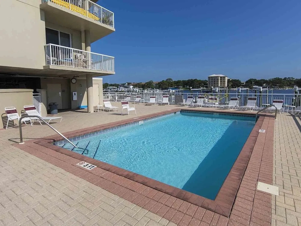 Palm Court Yacht Club #303