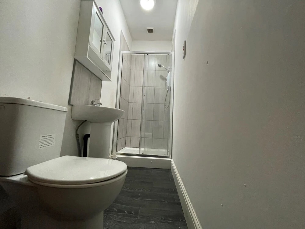 Modern 4 Bedroom House Near City Center