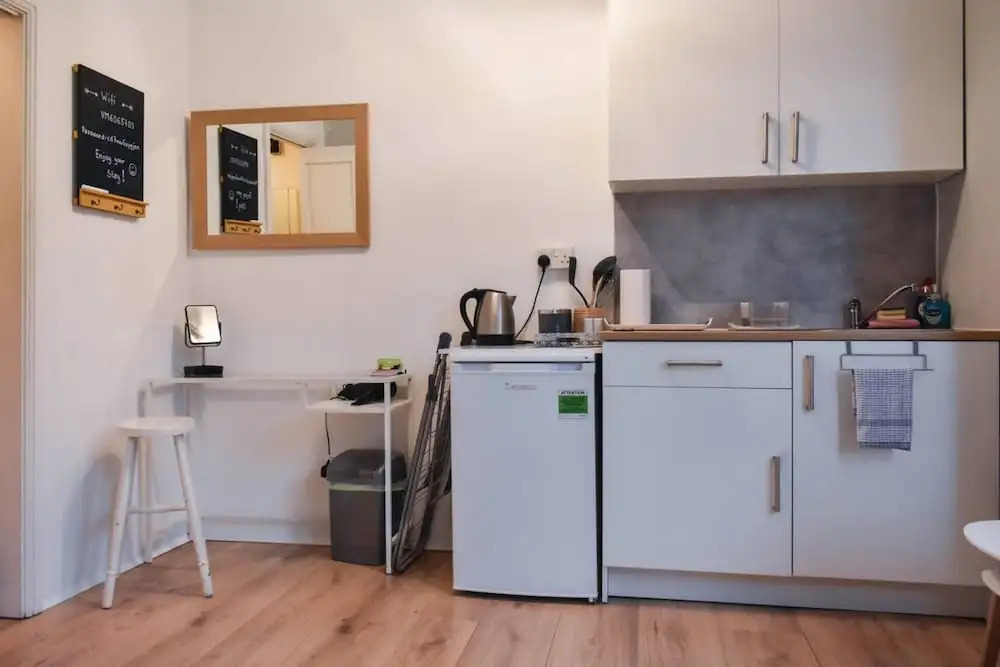 Refurbished Studio Flat Next To Brighton Station