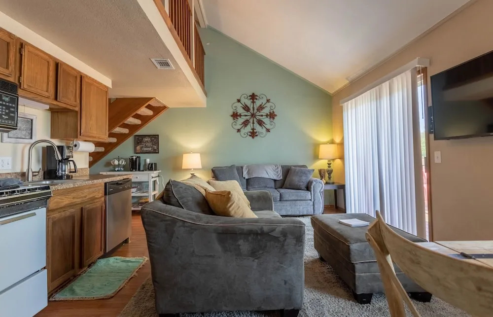 Happy Trails 2 Bedroom Condo by Redawning