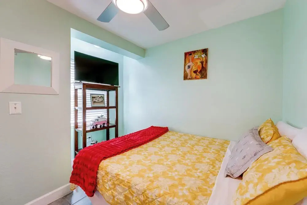 Colorful Townhome, Steps to Clearwater Beach!