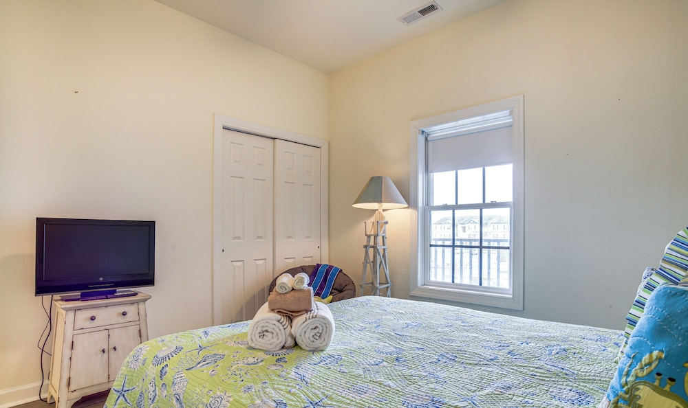 4 Mi to Beaches: Pet-friendly Lewes Condo!