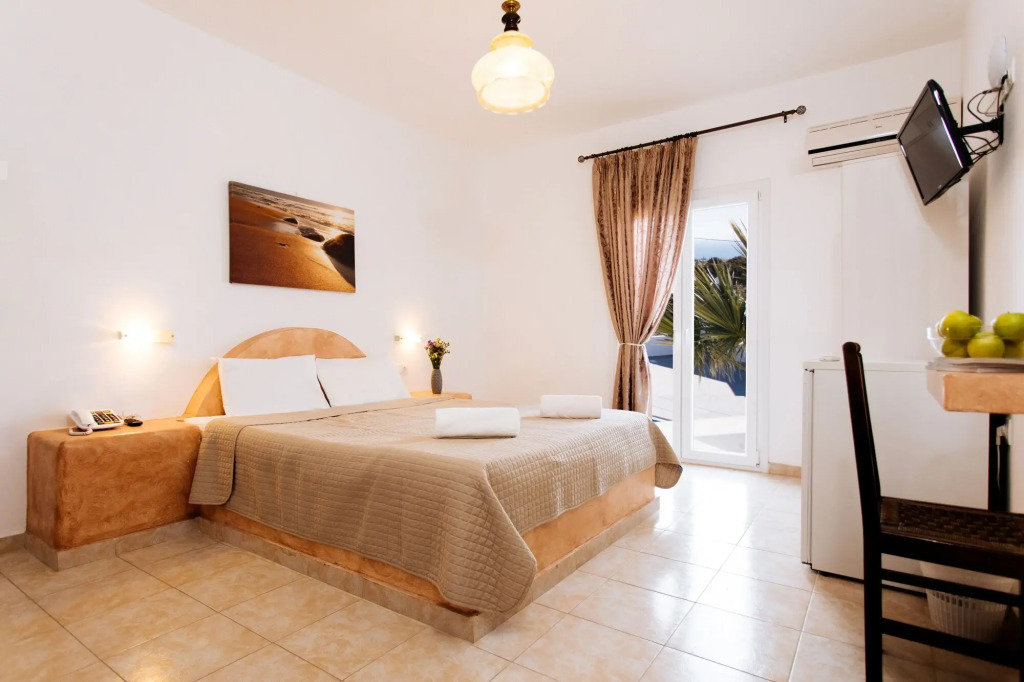 Nikos Hotel
