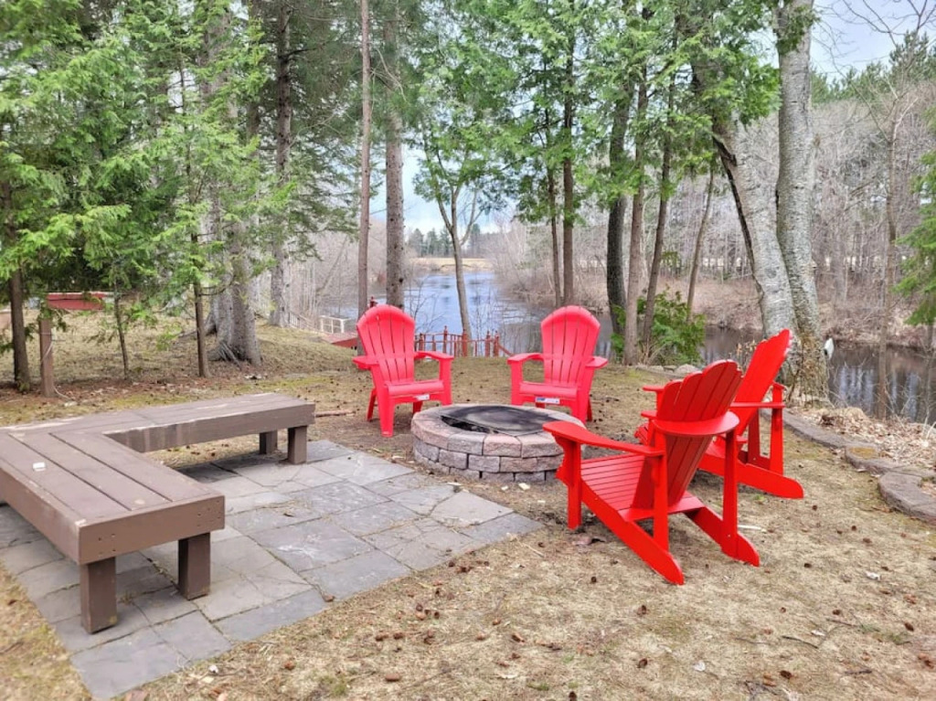 Whispering Pines Riverside Getaway