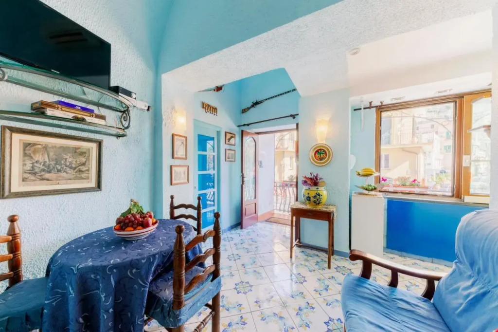 Elegant studio close to the sea