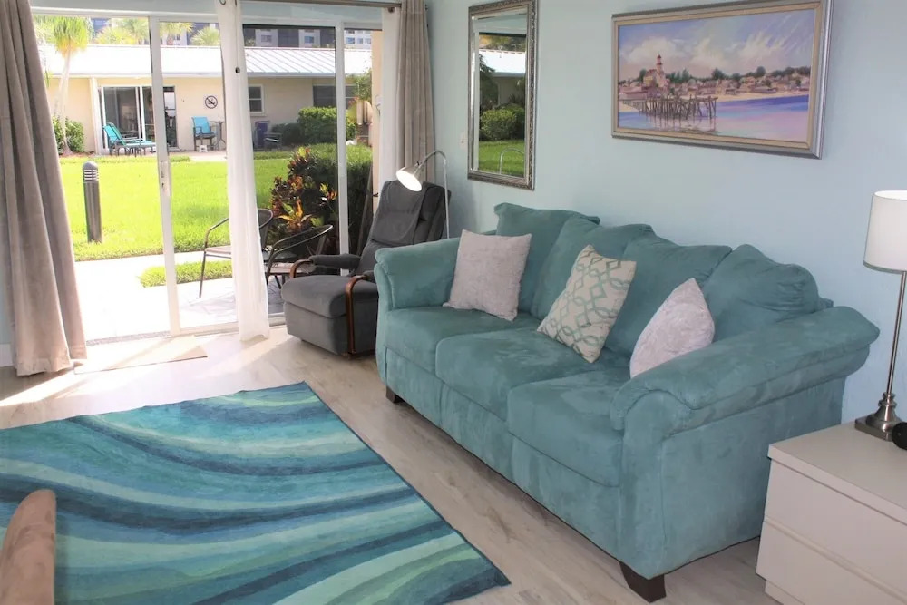 Jamaica Royale 014 - 1 Br Apts