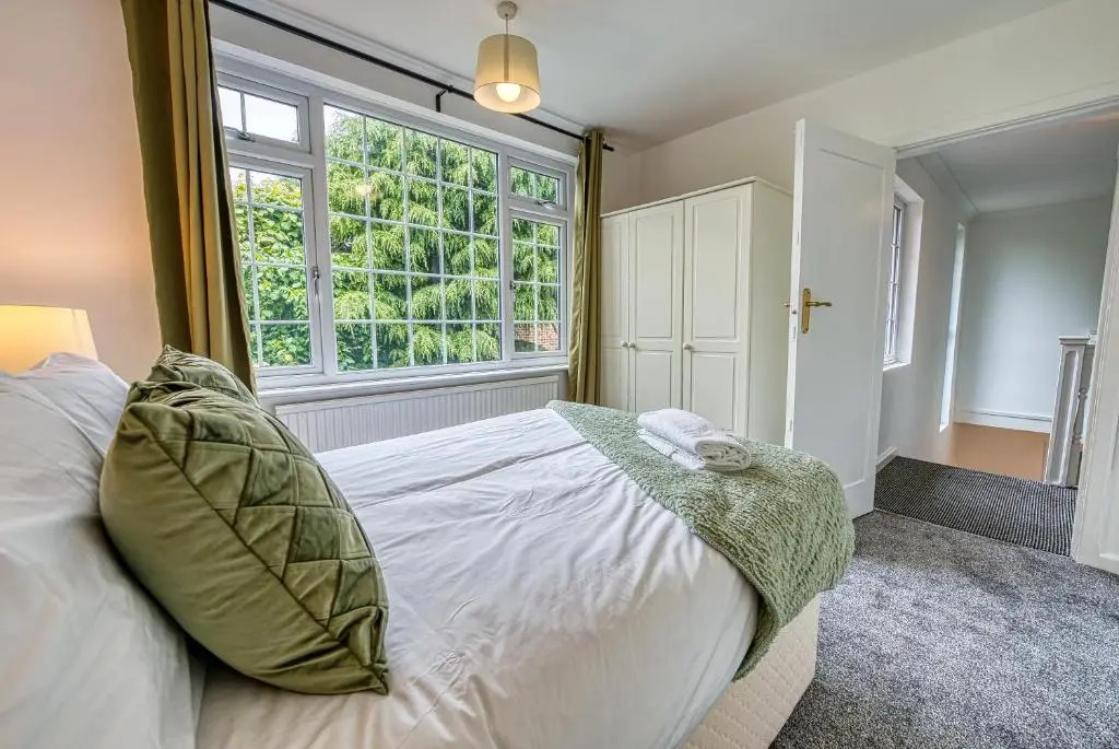 Elegant 5 Bedroom House in Nottingham