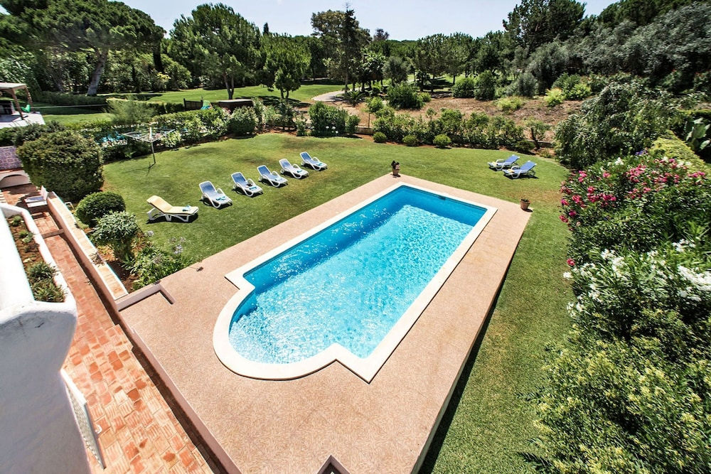 Villa Joya in Loule With 4 Bedrooms and 4 Bathrooms