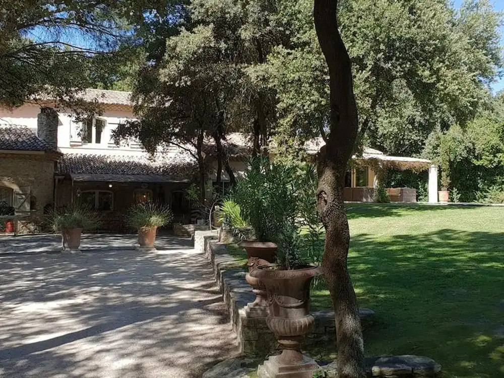 Villa in an Idyllic and Relaxing Setting Near Orange