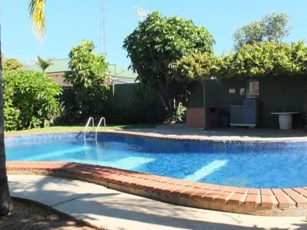 Travelway Motel