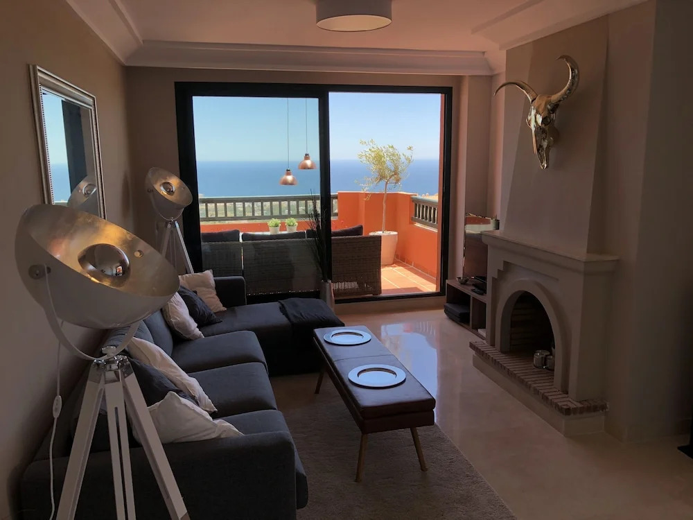 Luxurious SEA View Apartment