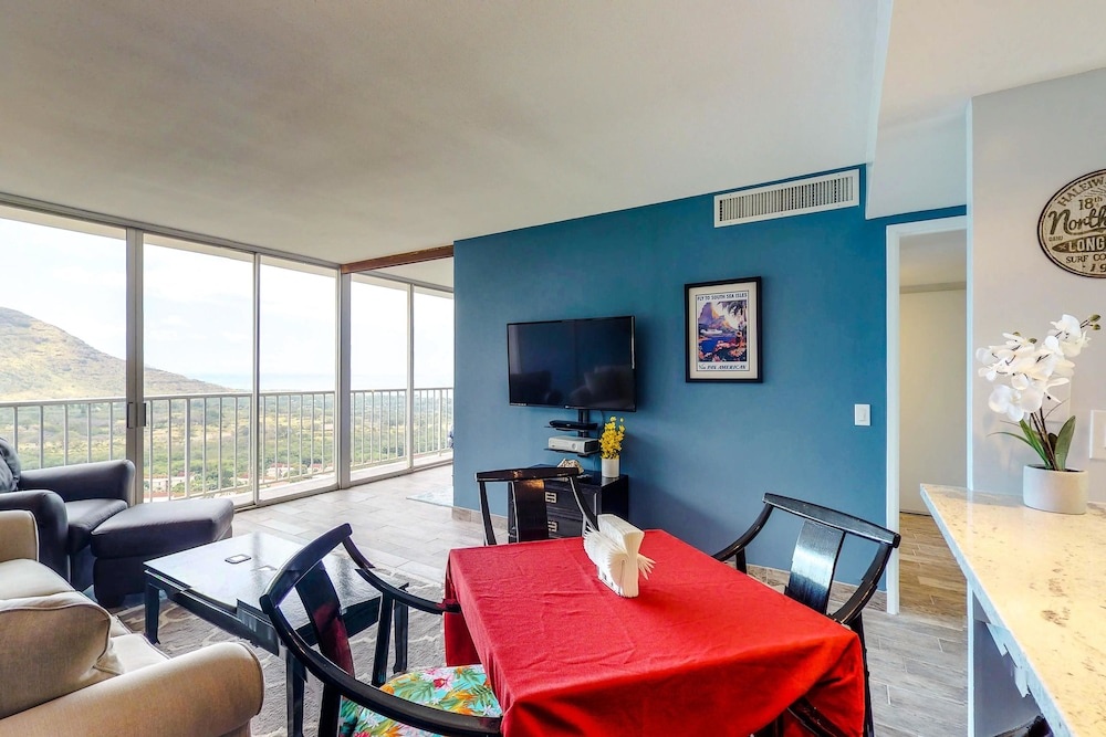 Makaha Valley Towers
