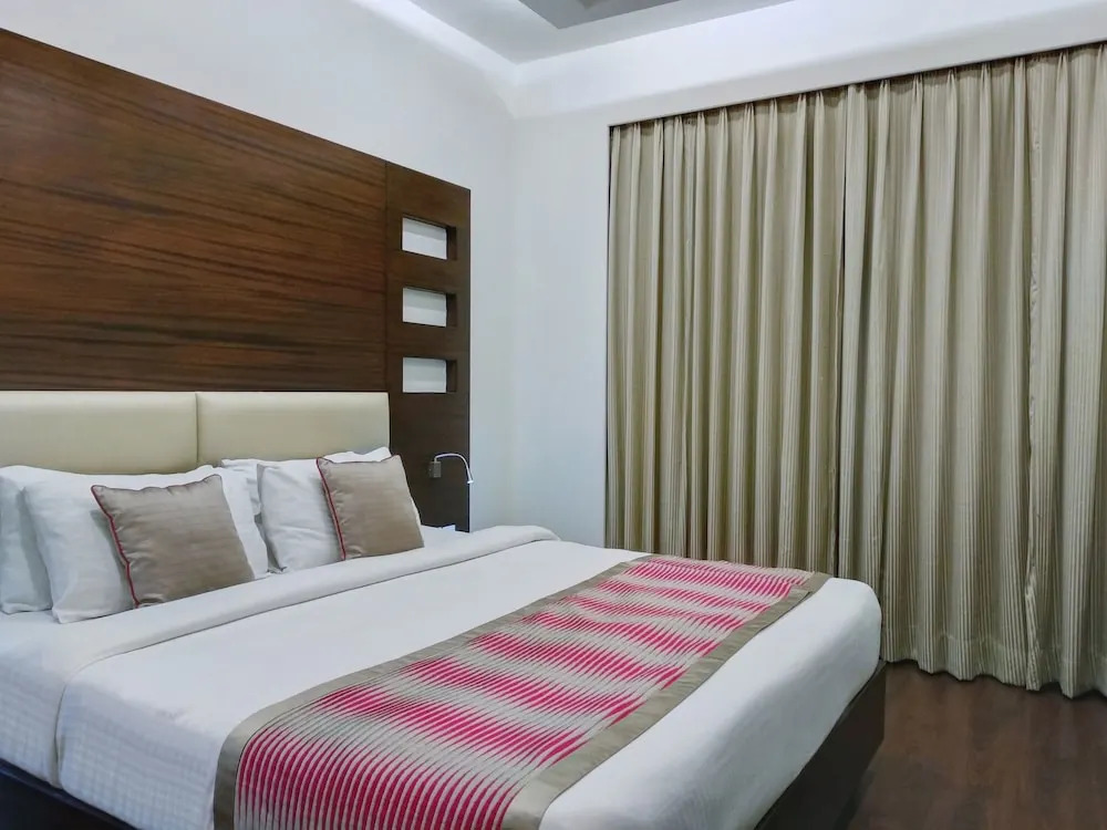 OYO 7654 The Palladium Hotel