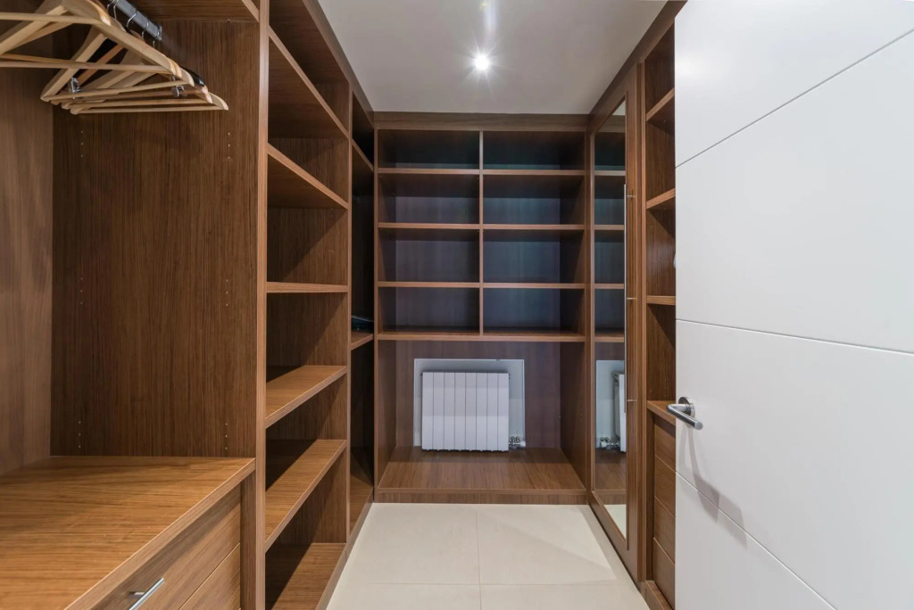 Claudia in L'Escala with 5 bedrooms and 4 bathrooms