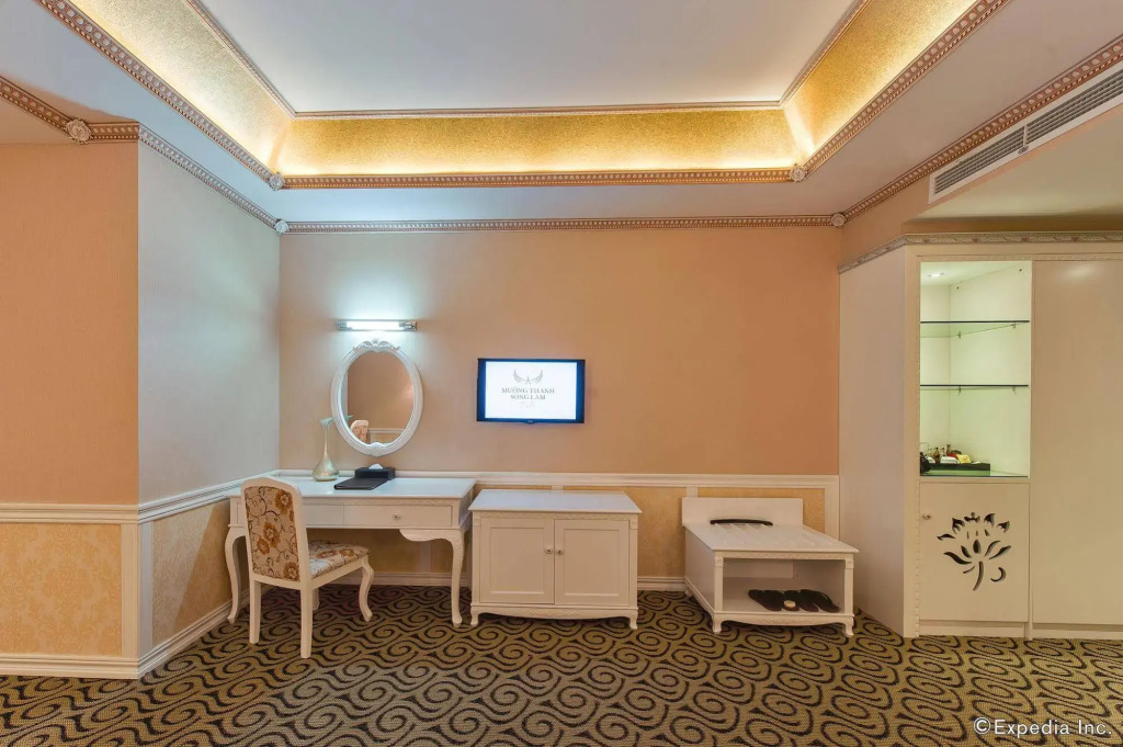 Muong Thanh Luxury Song Lam Hotel
