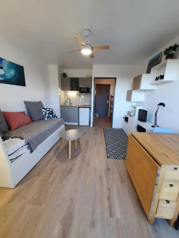 Charmant studio refait à neuf CARNON port 34