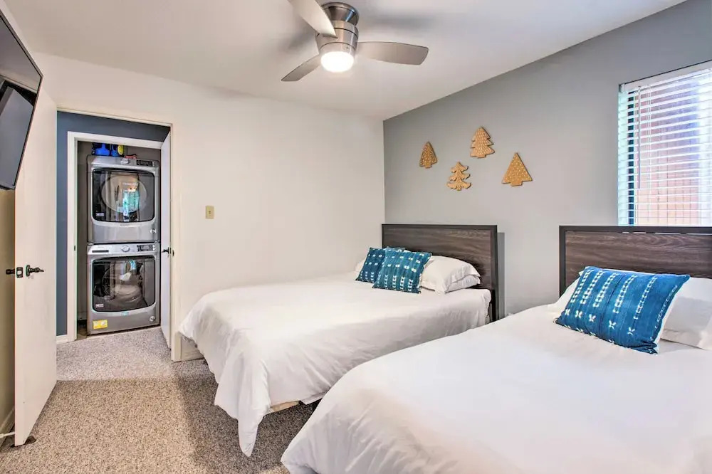 2 Blocks to Skiing & Mtb: Angel Fire Condo